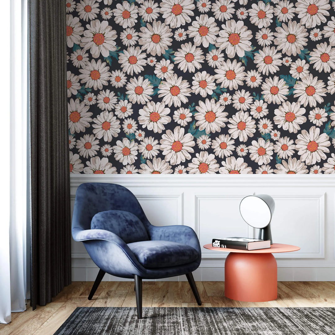 Tapet personalizat floral cu margarete inflorite pe un fundal inchis cu efect de pictura dark daisy