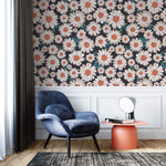 Tapet personalizat floral cu margarete inflorite pe un fundal inchis cu efect de pictura dark daisy
