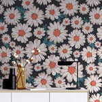 Tapet personalizat floral cu margarete inflorite pe un fundal inchis cu efect de pictura dark daisy