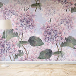 Tapet personalizat floral cu hortensii mov pe un fundal albastru deschis hortensia