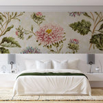 Tapet personalizat floral cu flori inflorite roz si lila pe un fundal deschis pink bull's eye