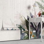 Tapet personalizat floral cu flori tropicale pe un fundal de lemn alb woody tropical