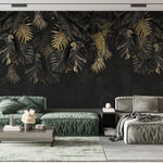 Tapet personalizat cu frunze de palmier si monstera in nuante de negru si auriu dark gold monstera