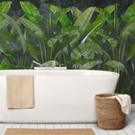 Tapet personalizat leaf cu frunze de bananier verzi intens pe un fundal negru green vibe dark