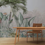 Tapet personalizat tropical intr un peisaj de jungla cu palmieri tropicali si planta paradisului bird of paradise