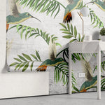 Tapet personalizat tropical cu frunze de palmier si pasari tropicale jacamar pe un fundal gri de beton concrete jungle