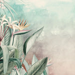 Tapet tropical personalizat cu flori si frunze tropicale planta paradisului pe un fundal calm pictat in nuantele rasaritului de roz albastru scenic tropical flowers