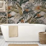 Tapet tropical personalizat cu flori tropicale de crin salbatic printre frunze de palmier si plante tropicale cu fundal bej texturat wild lilium