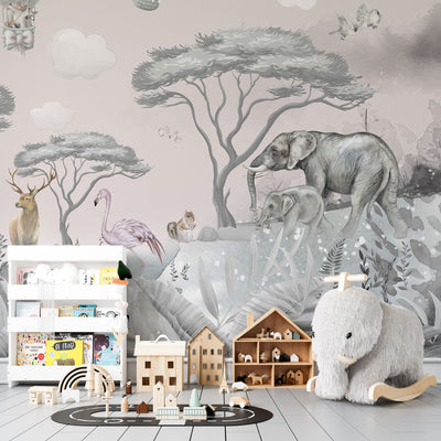 fototapet-personalizat-lumea-animalelor-pentru-copii-cu-jungla-gri-cu-cer-roz-pastel-si-girafe-cerbi-caprioare-elefanti-flamingo-veverite-pasari-si-baloane-cu-aer-cald-pastel-pink-jungle