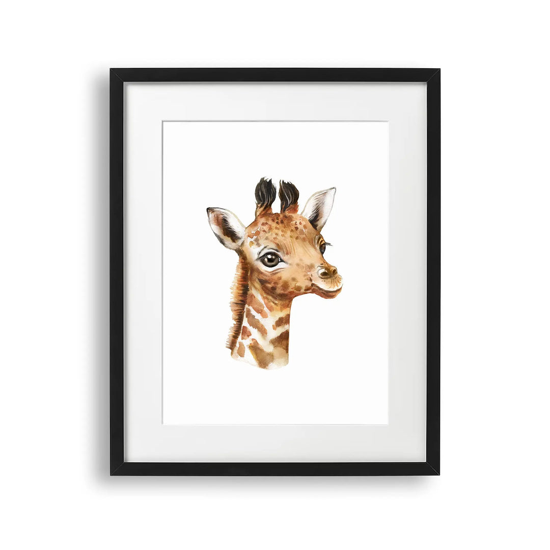 Tablou cu rama pentru copii ilustrand un pui de girafa care arata inocenta si frumusetea acestui animal giraffe gaze
