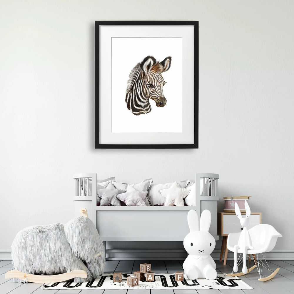Tablou cu rama pentru copii care ilustreaza un pui de zebra care arata frumusetea si detaliile acestui animal zebra foal