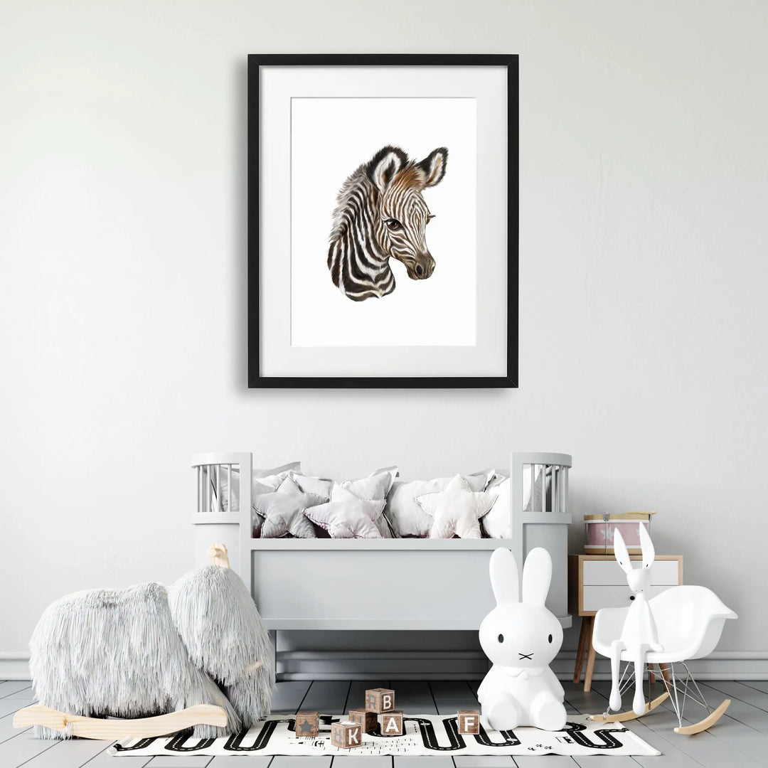 Tablou cu rama pentru copii care ilustreaza un pui de zebra care arata frumusetea si detaliile acestui animal zebra foal