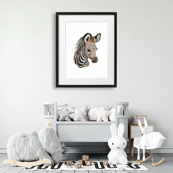 Tablou cu rama pentru copii care ilustreaza un pui de zebra care arata frumusetea si detaliile acestui animal zebra foal